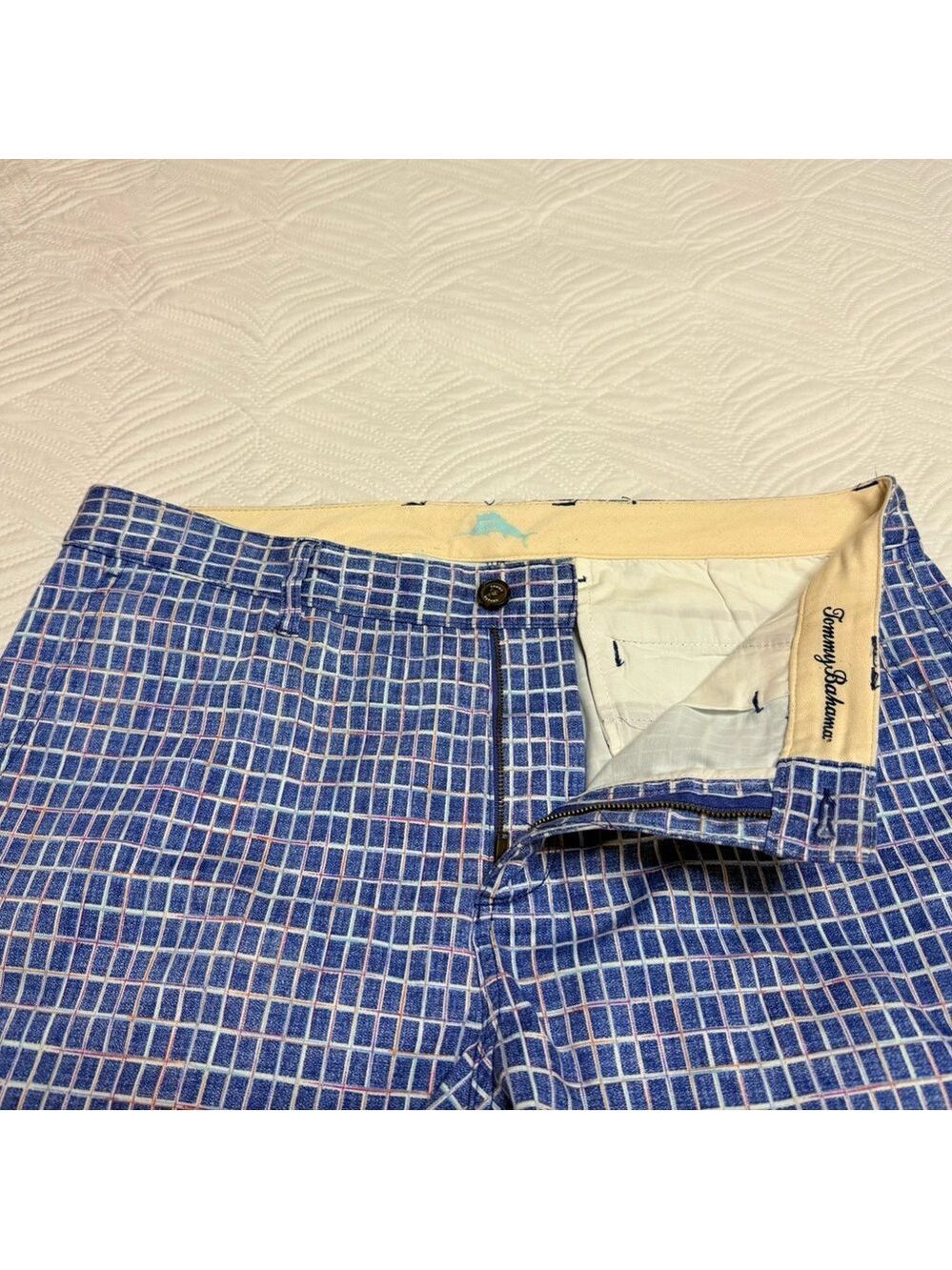 Tommy Bahama Men’s Multi Blue Checkered Shorts. Size 35 - Picture 4 of 6